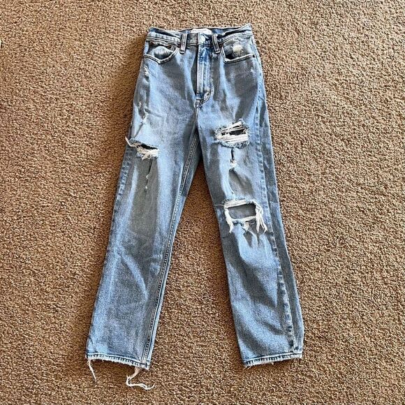 Abercrombie & Fitch Ankle Straight Ultra High Rise Distressed Jeans - Picture 2 of 8